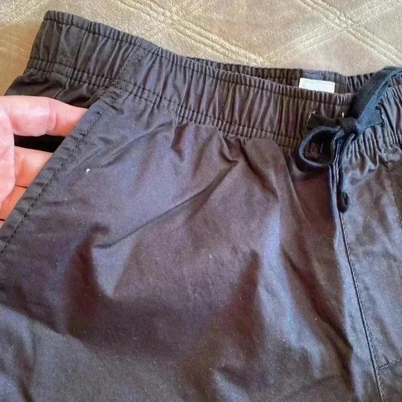 Gap Black 9” Easy Shorts.  NWT, Size Small. - Picture 4 of 9